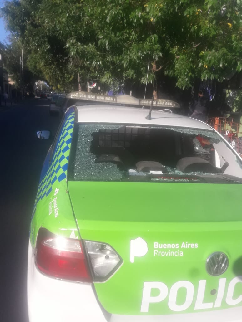 Agresión a policías en Berazategui en operativo por robo / cuarentena