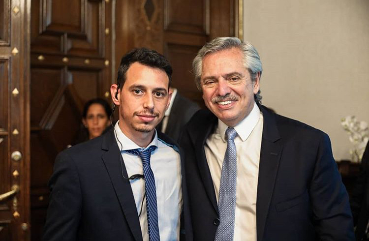 TRAS EL ATAQUE A JONATAN VIALE, OFICIALIZAN AL EQUIPO DE COMUNICACIÓN DIGITAL DE PRESIDENCIA