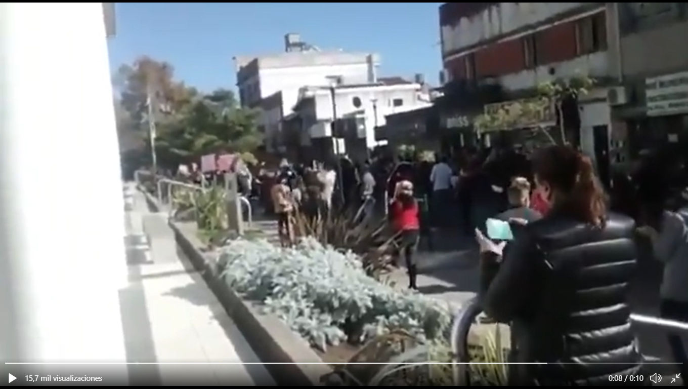 Manifestación de comerciantes en Ituizango contra la cuarentena mas larga del mundo