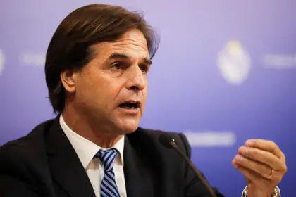 Qué diferencia con los Fernández: Uruguay logró controlar el coronavirus sin cuarentena obligatoria