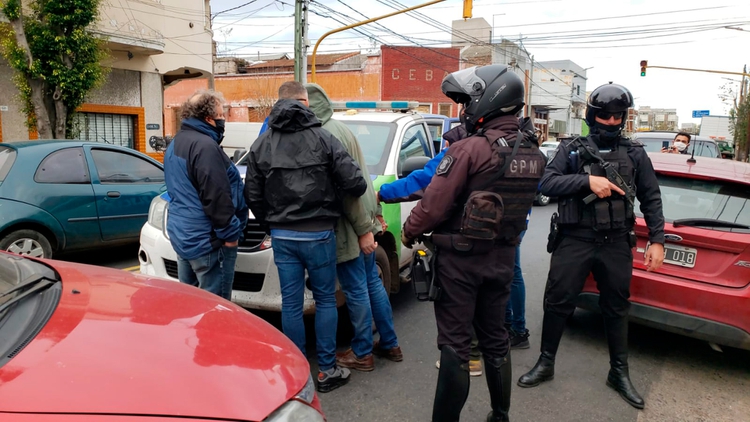 Policía Bonaerense detiene a alto Jefe de la PFA  ( ¿vuelto de Berni a Frederic?)  Video