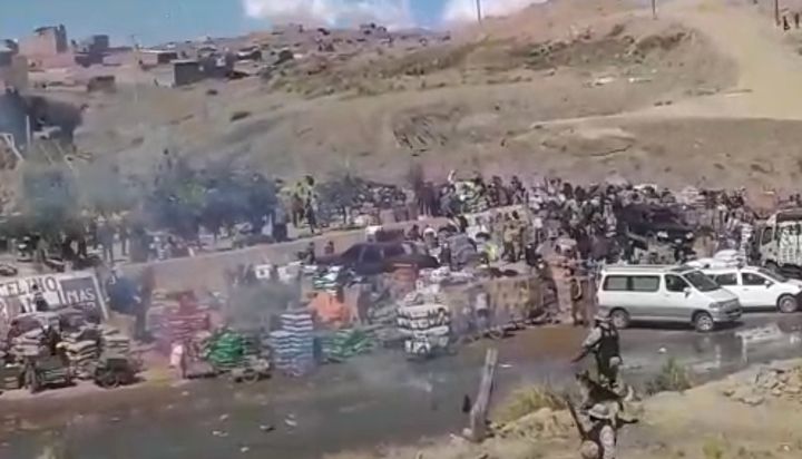 Frontera desbordada , enfrentamientos entre la policía y contrabandistas y gente que busca atenderse del Covid 19 en Arg .