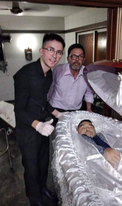 Foto del cuerpo de Maradona…