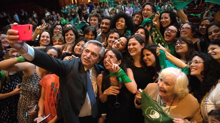 Aborto legal: Alberto Fernández jugó fuerte y espera una victoria para capitalizarla políticamente sobre el final de un año difícil
