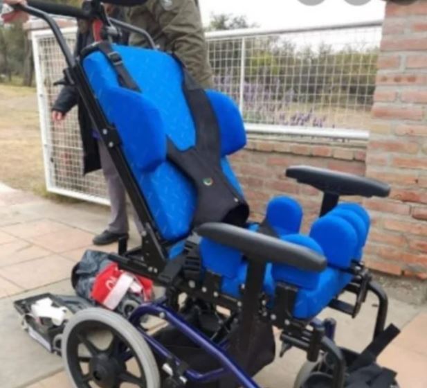 Sin códigos:  Le robaron la silla de ruedas a una adolescente con parálisis cerebral en Argentina