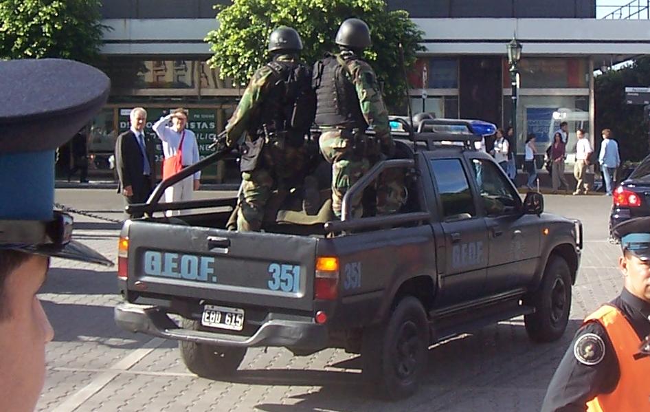 Roban al jefe del GEOF