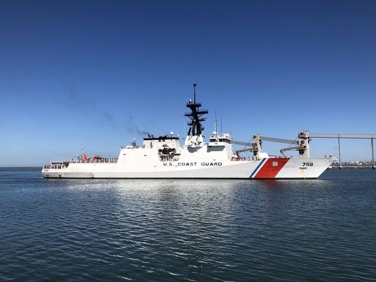 Cuando entregas el pais a China, obviamente no quieren a los EEUU cerca para no exponer 500 barcos  chinos