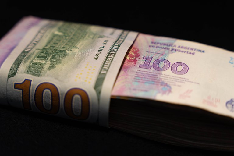 Advierten que el salario en dólares está en su nivel más bajo de los últimos 18 años