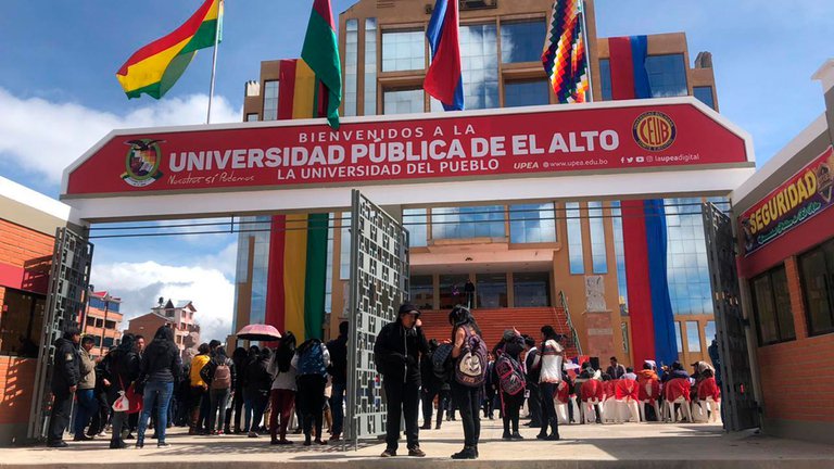Cinco jóvenes estudiantes fallecieron, tras ceder una baranda en el edificio de la Universidad Pública de El Alto, en Bolivia