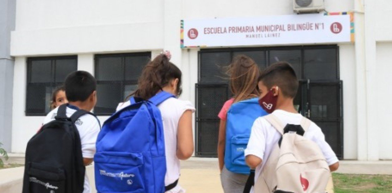 El Intendente de Lanús inauguran un colegio bilingüe en Villa Jardín, el primero en la prov. de Buenos Aires