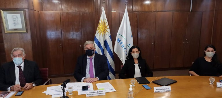 Uruguay presentó formalmente su propuesta para flexibilizar el Mercosur y Argentina convocó a una reunión extraordinaria presencial