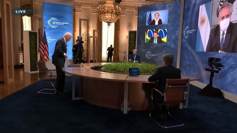 Joe Biden se fue de la cumbre climática antes de que hablara Alberto Fernández