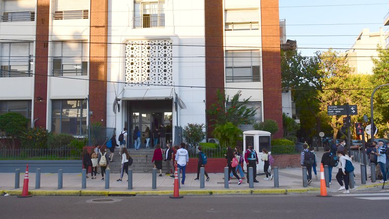 Abrieron las escuelas en la Ciudad de Buenos Aires y hay protestas en colegios bonaerenses