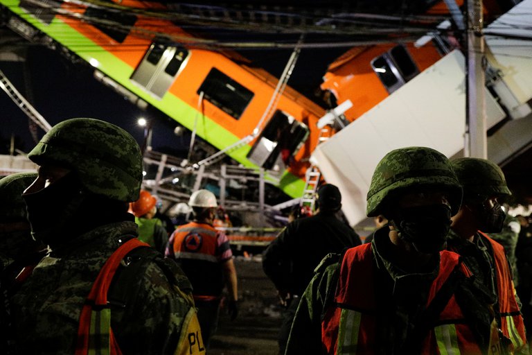 Accidente en la Línea 12: al menos 23 muertos y 70 heridos deja el desplome de un viaducto al paso del metro en Ciudad de México