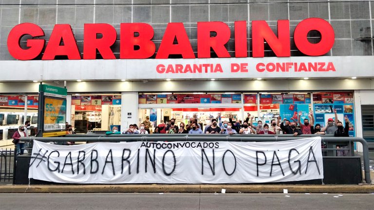 Garbarino en crisis: se frustró la venta, no pagan sueldos y temen que los empleados empiecen a llevarse la mercadería