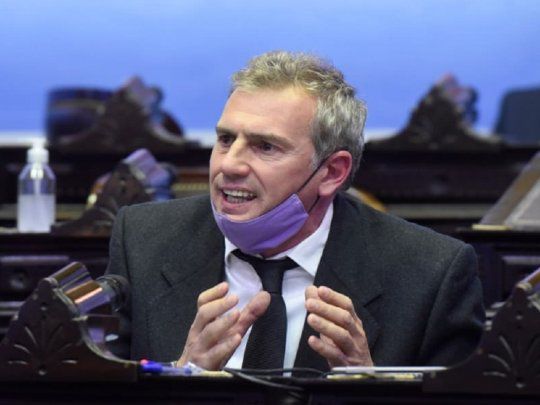 Álvaro de Lamadrid presenta proyecto para expulsar a Fernanda Vallejos de Diputados