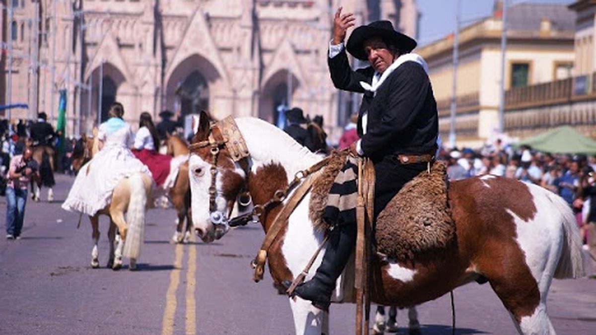No quieren critica: Prohibieron la peregrinación a caballo a Luján por considerarla “Maltrato animal” Y la Pandemia (“)