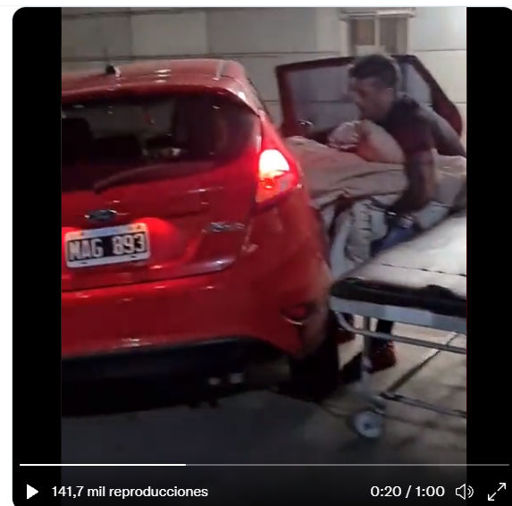 Filmó como sacaba del auto a su padre muerto y lo llevaba al Htal Argerich