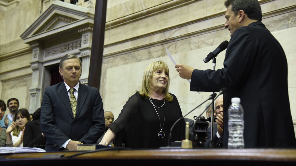 Quién es Marta Luchetta, prosecretaria parlamentaria que recibió una distinción tras 18 años en Diputados