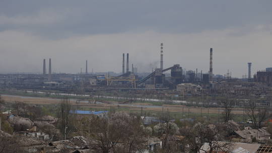 Rusia abre un corredor humanitario para civiles desde la planta de Mariupol en Azovstal