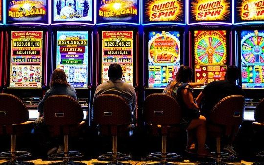 Autorizan el uso de tarjetas de débito en bingos, casinos e hipódromos