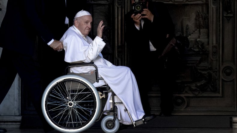 El Papa convoca a una reunión de Cardenales y podría renunciar
