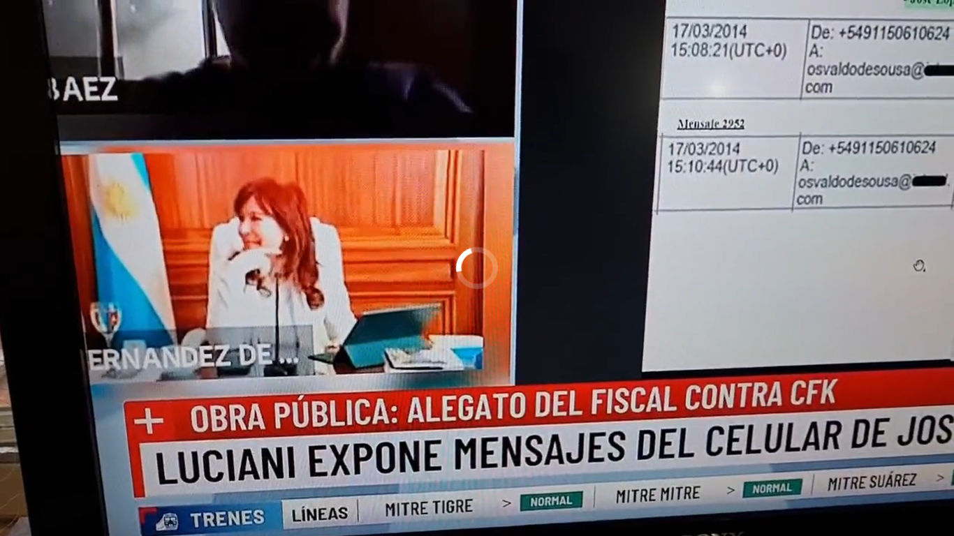 CFK ,como en las viejas películas de robo: Puso una imagen repetitiva para aparecer en Zoom del Juicio por Vialidad .