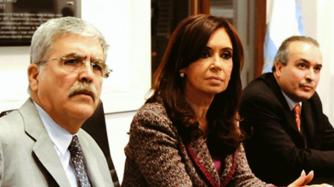 DOS VIDEOS DE JULIO LOPEZ QUE DEJAN MAL PARADA A CFK