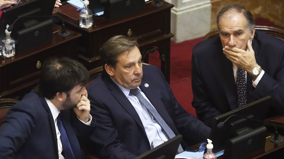 Cristina se reunió con un senador de Macri para hablar de la unidad nacional y su juicio a cambio de …