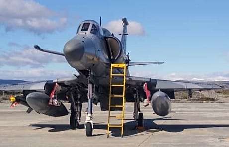 Aviones de guerra de la Fuerza Aérea surcaron el cielo de Bariloche