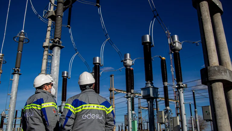 La compañía eléctrica italiana Enel —que en la Argentina es dueña de la distribuidora Edesur— anunció que planea vender activos por valor de unos USD 21.500 millones