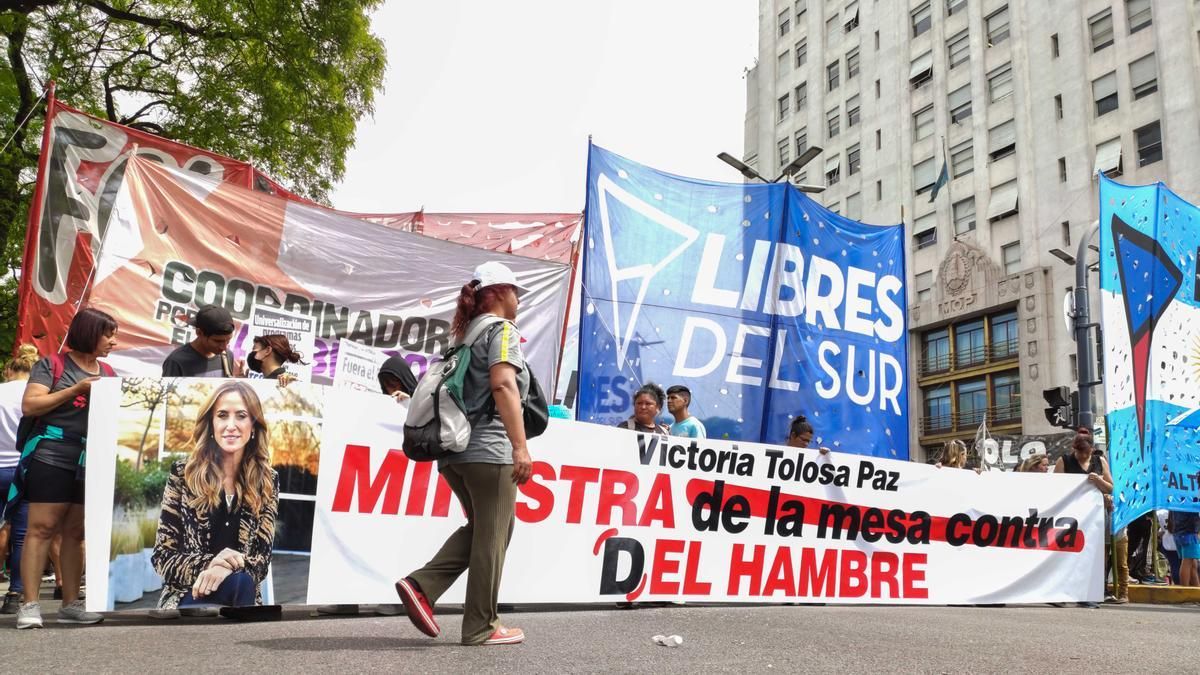 Entre las cuerdas: Otro escándalo en desarrollo social apuntan a la ministra millonaria Tolosa Paz por los 2800 muertos que cobran el potenciar trabajo