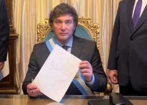 delatribunatv-politica-primer-decreto-milei-1024x730