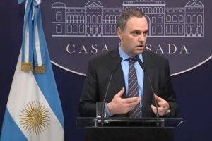 Adorni-conferencia (1)