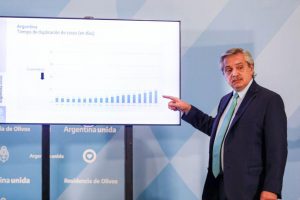 alberto_fernandez_presidente_argentino_brinda_datos_con_graficos_sobre_coronavirus_0_1